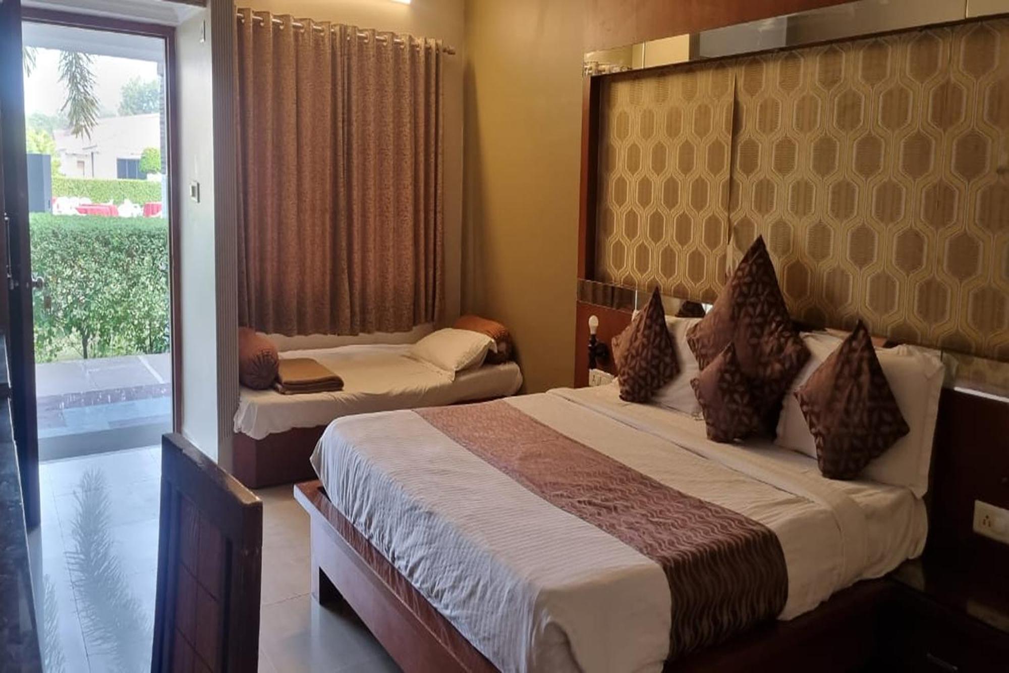 Rupis Resort Near Udaipur Airport Dabok Eksteriør bilde