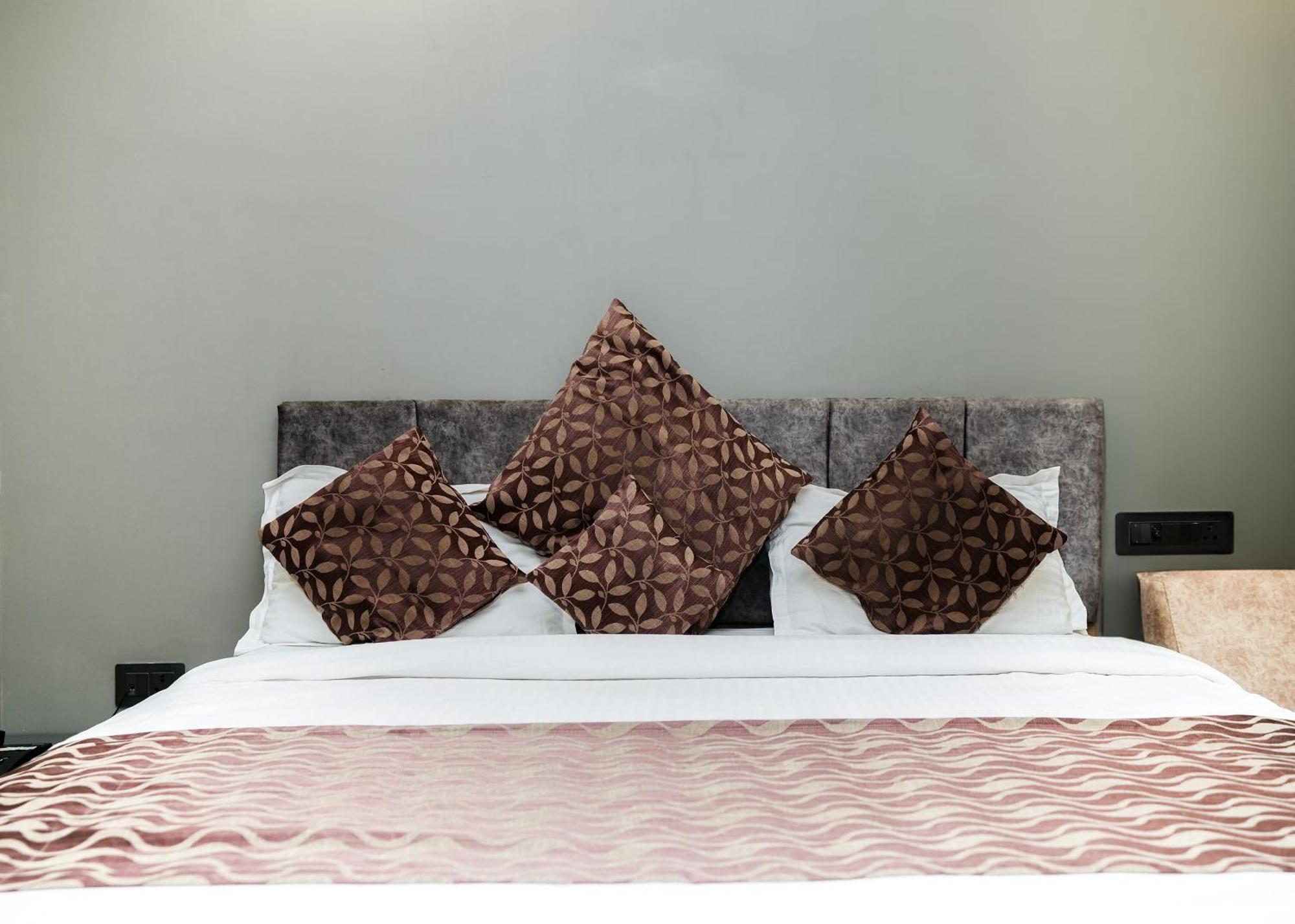 Rupis Resort Near Udaipur Airport Dabok Eksteriør bilde