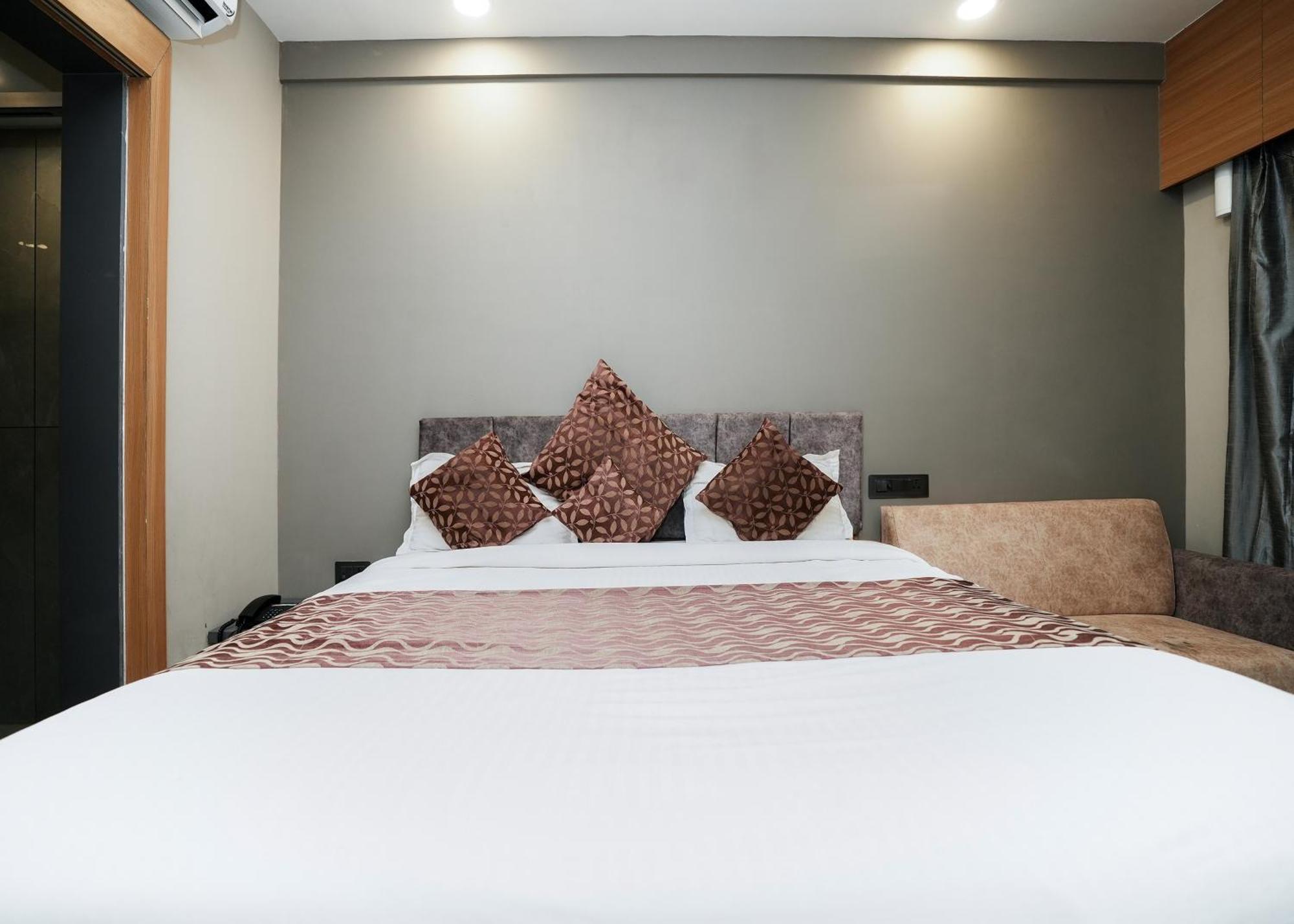 Rupis Resort Near Udaipur Airport Dabok Eksteriør bilde