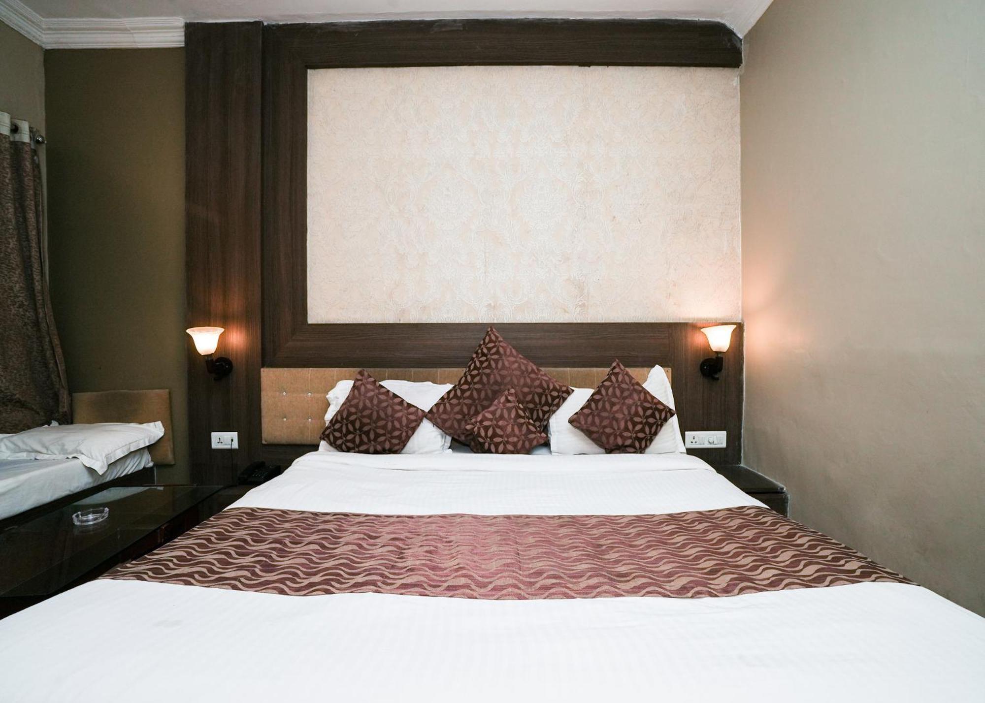 Rupis Resort Near Udaipur Airport Dabok Eksteriør bilde
