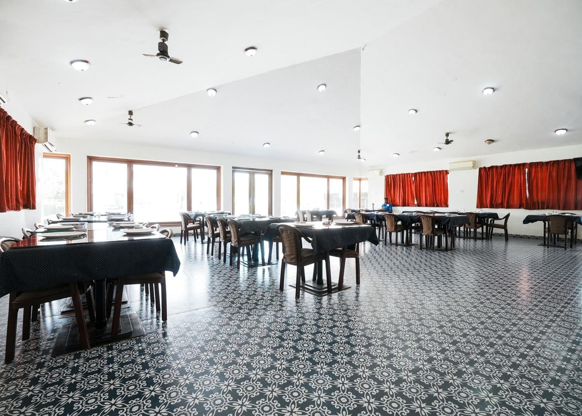 Rupis Resort Near Udaipur Airport Dabok Eksteriør bilde