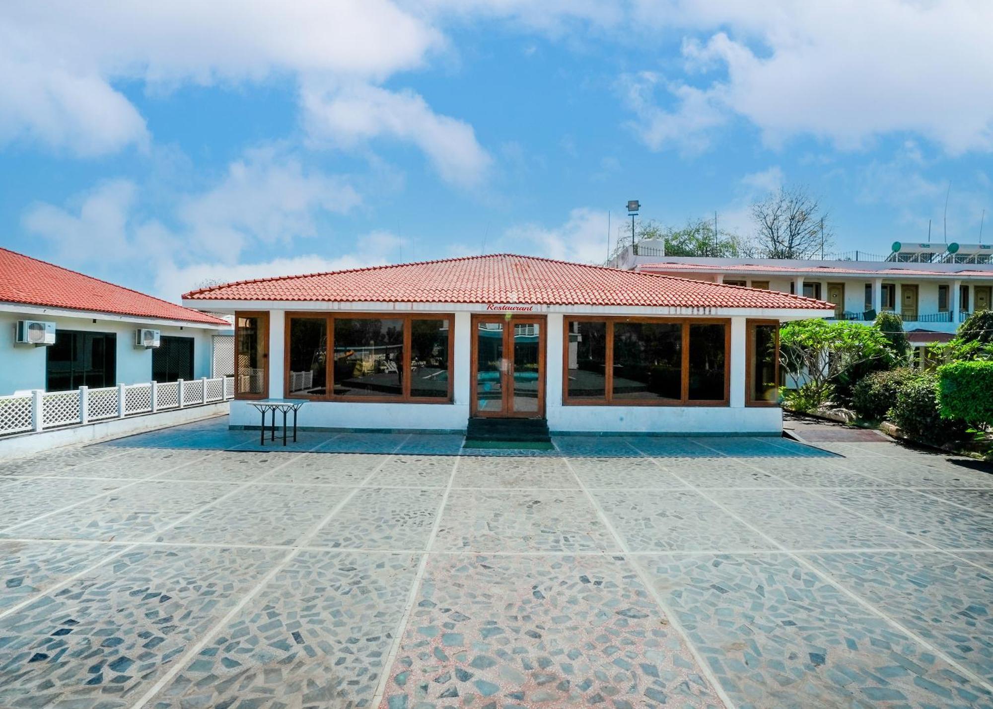 Rupis Resort Near Udaipur Airport Dabok Eksteriør bilde