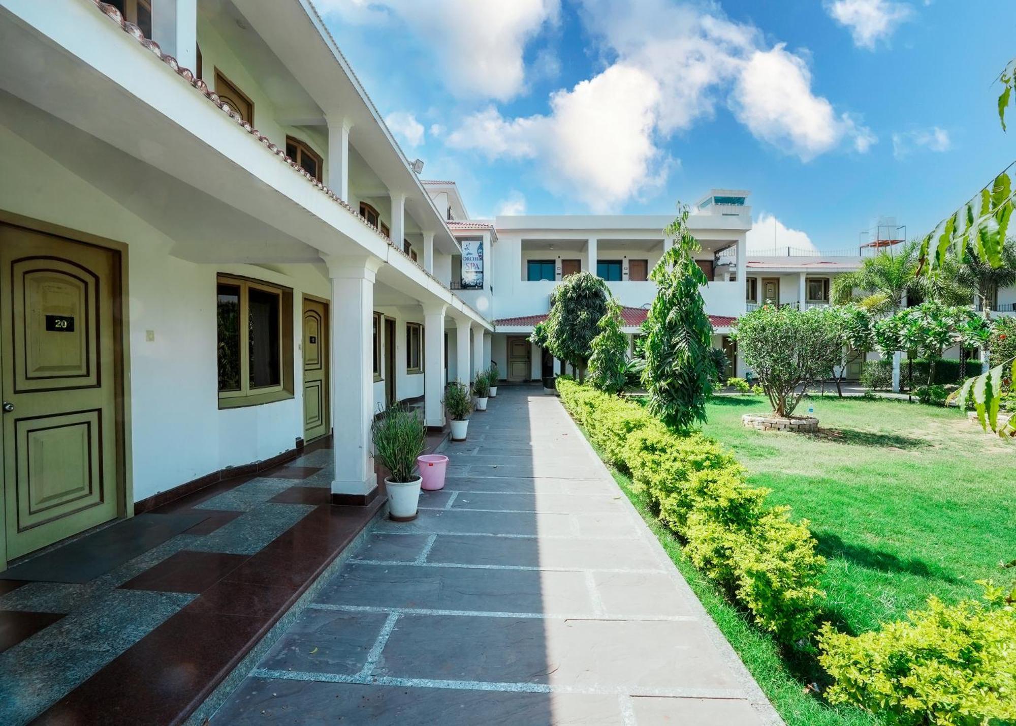 Rupis Resort Near Udaipur Airport Dabok Eksteriør bilde