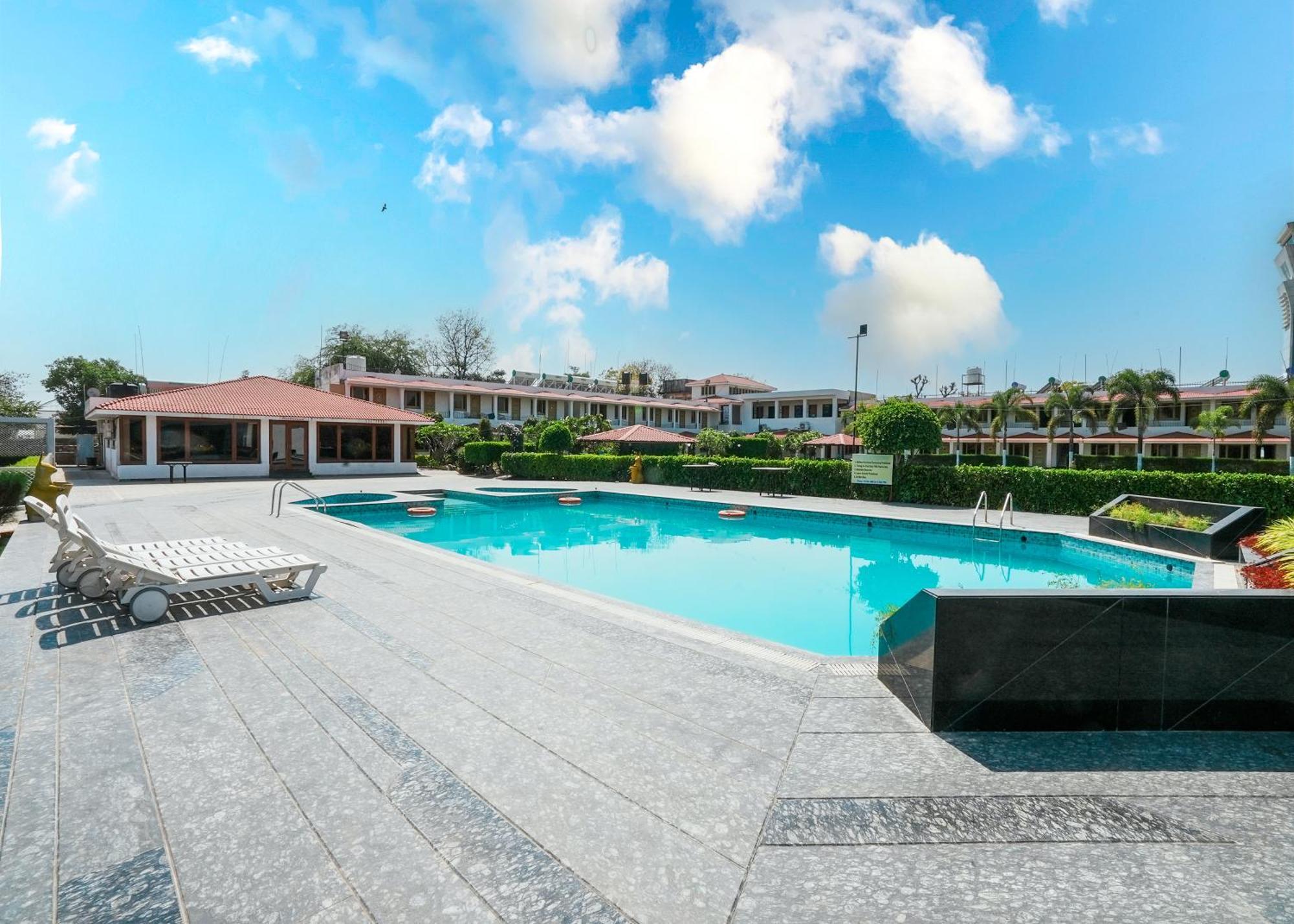 Rupis Resort Near Udaipur Airport Dabok Eksteriør bilde