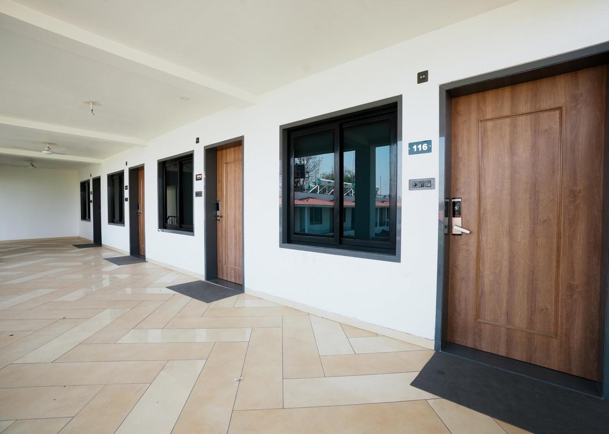 Rupis Resort Near Udaipur Airport Dabok Eksteriør bilde