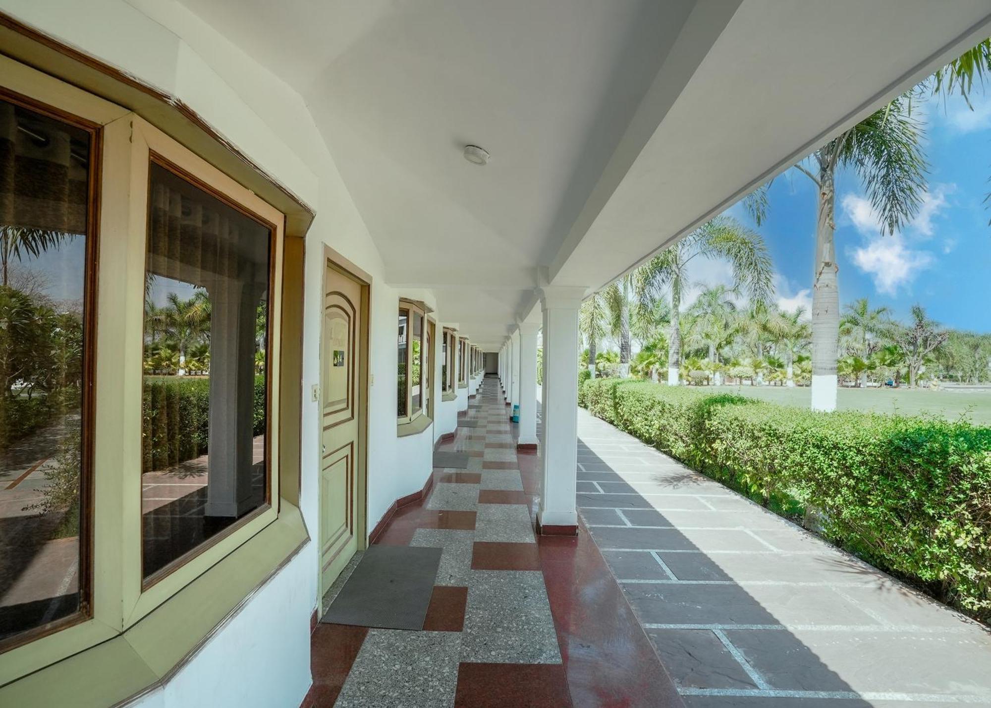 Rupis Resort Near Udaipur Airport Dabok Eksteriør bilde