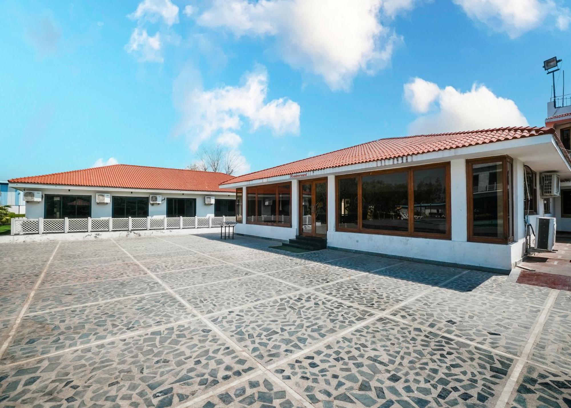 Rupis Resort Near Udaipur Airport Dabok Eksteriør bilde