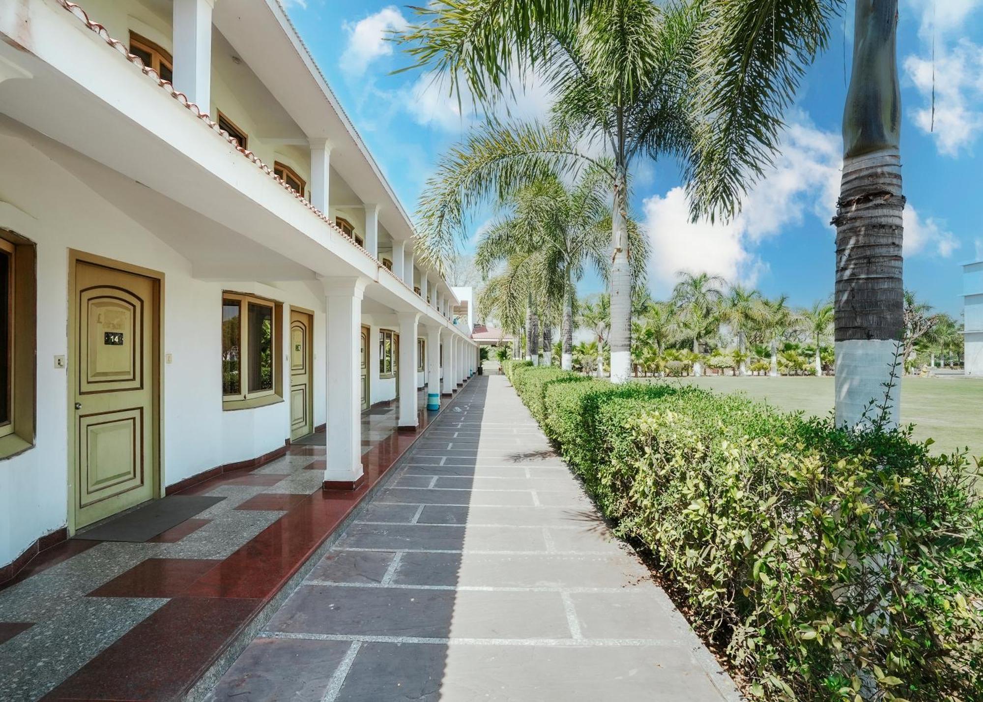 Rupis Resort Near Udaipur Airport Dabok Eksteriør bilde