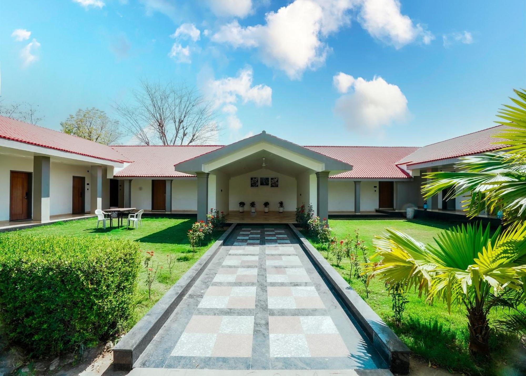 Rupis Resort Near Udaipur Airport Dabok Eksteriør bilde