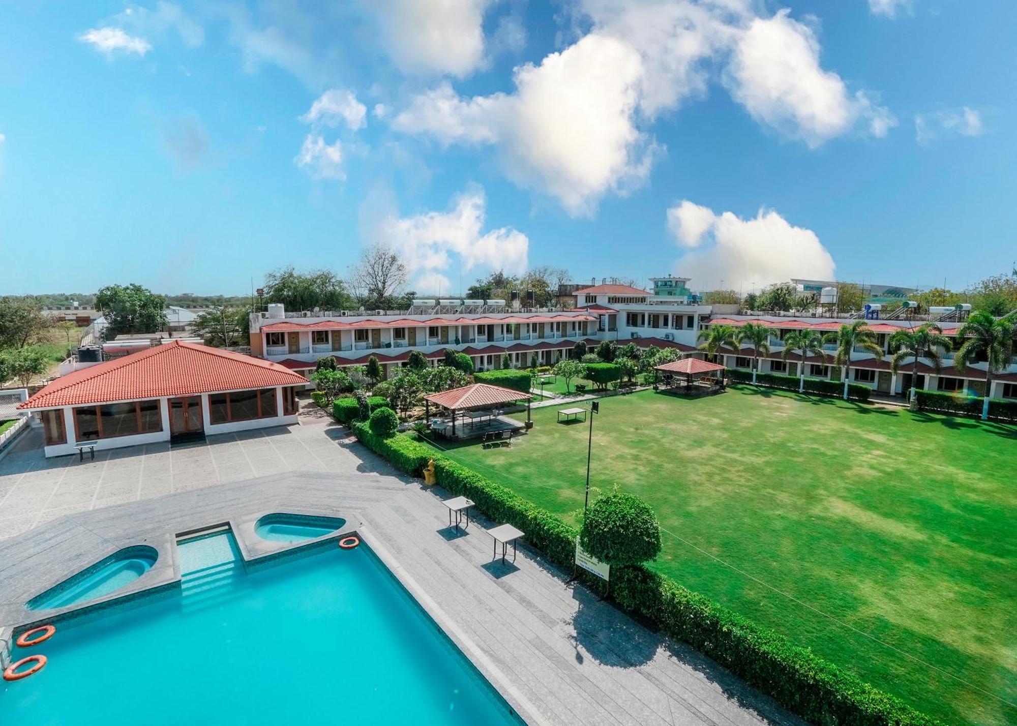 Rupis Resort Near Udaipur Airport Dabok Eksteriør bilde