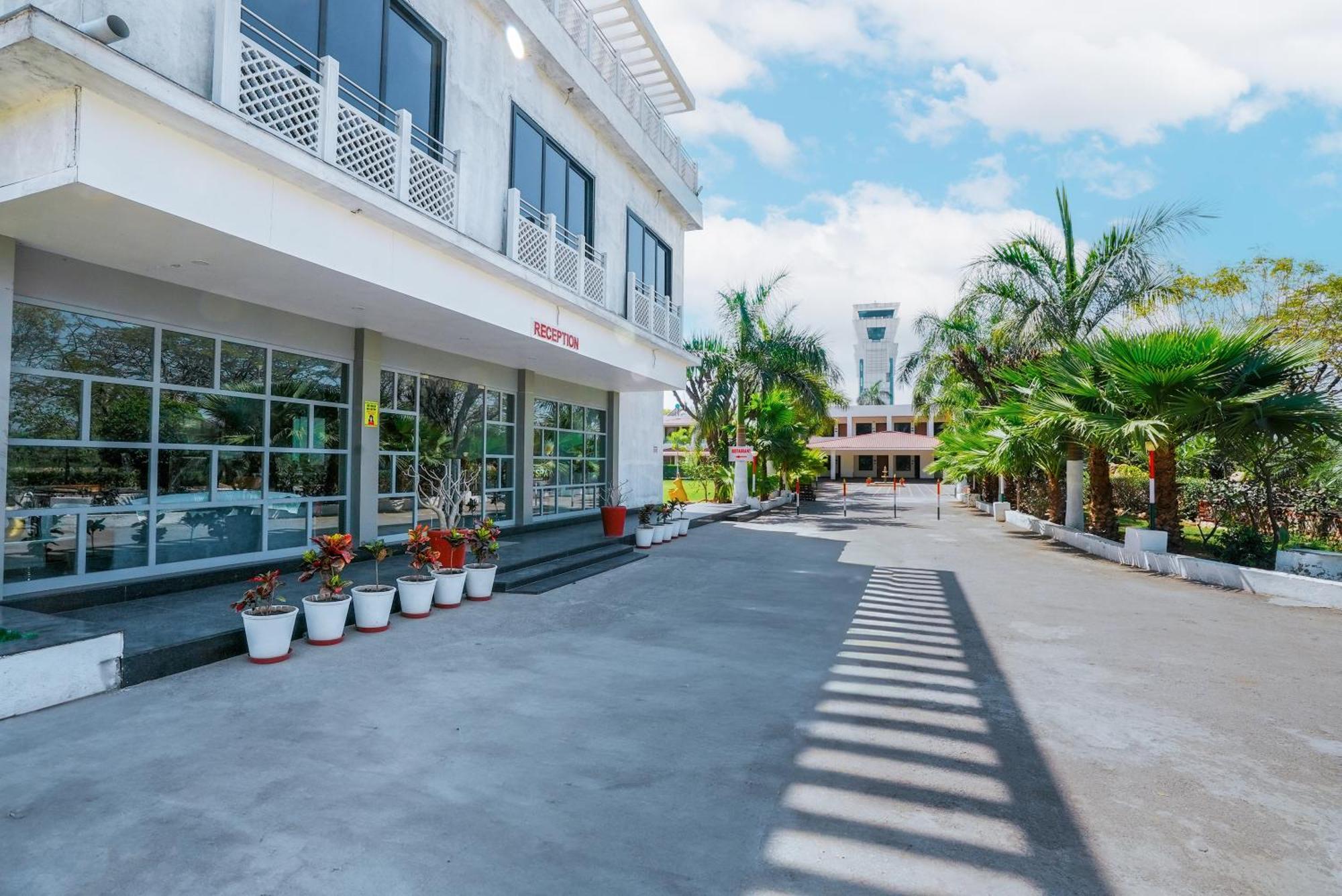 Rupis Resort Near Udaipur Airport Dabok Eksteriør bilde