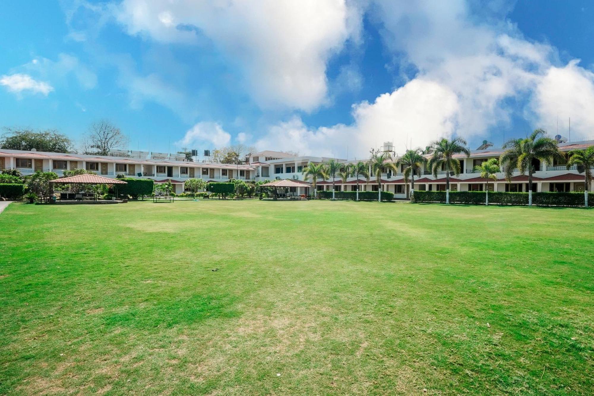 Rupis Resort Near Udaipur Airport Dabok Eksteriør bilde